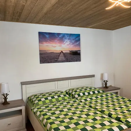 Apartament Alliss *