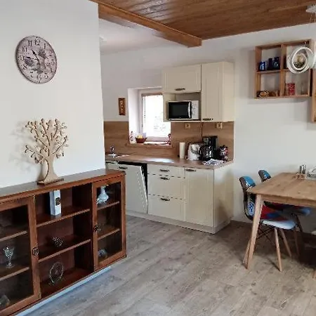 Apartament Alliss *